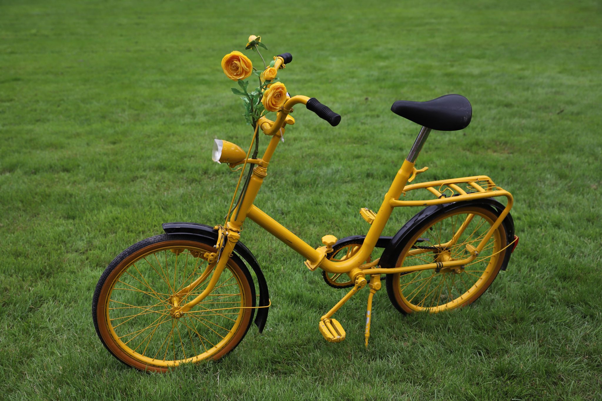Ein gelbes Fahrrad auf dem Oldtimer-Meeting 2021